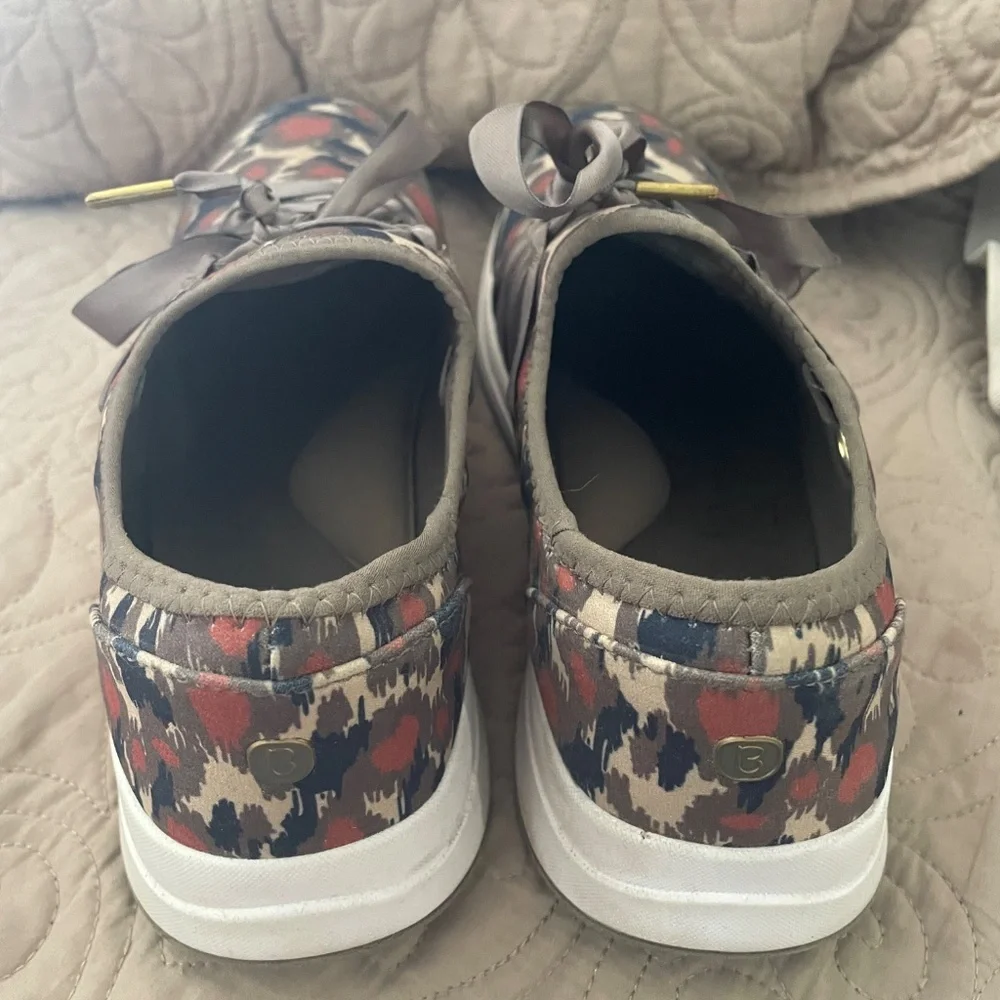 Bzees Inspire Slip On Sneakers Camo Animal Print Ribbon Accent 7M EUC - Picture 4 of 5
